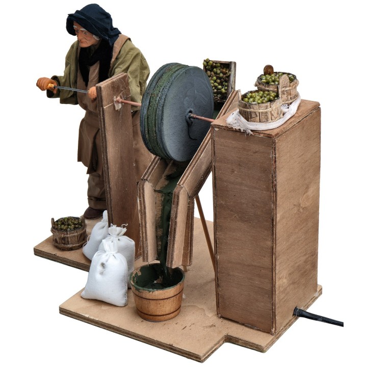Uomo con macina per olive serie 25 cm in movimento