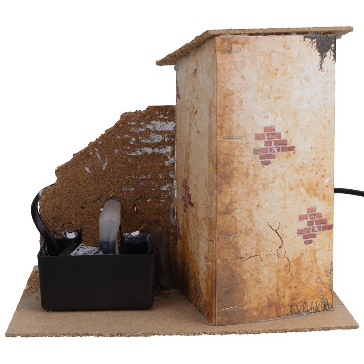 Casa con fuente funcionando cm 19x13,5x18 h.