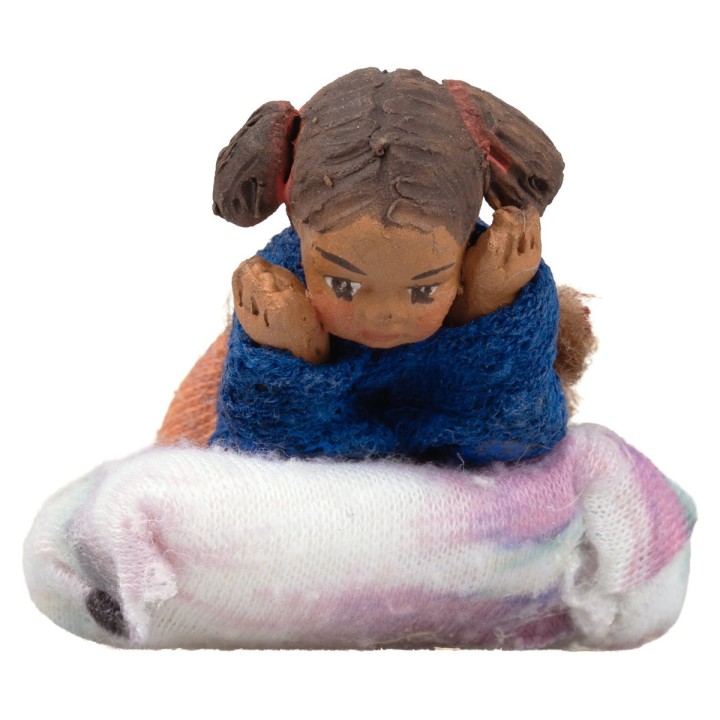 Niña tumbada serie 12 cm