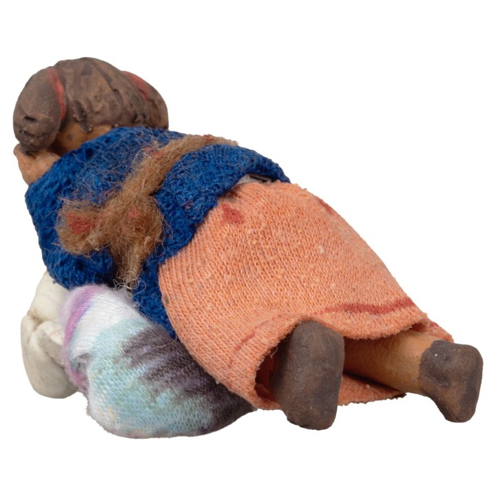 Bambina sdraiata serie 12 cm