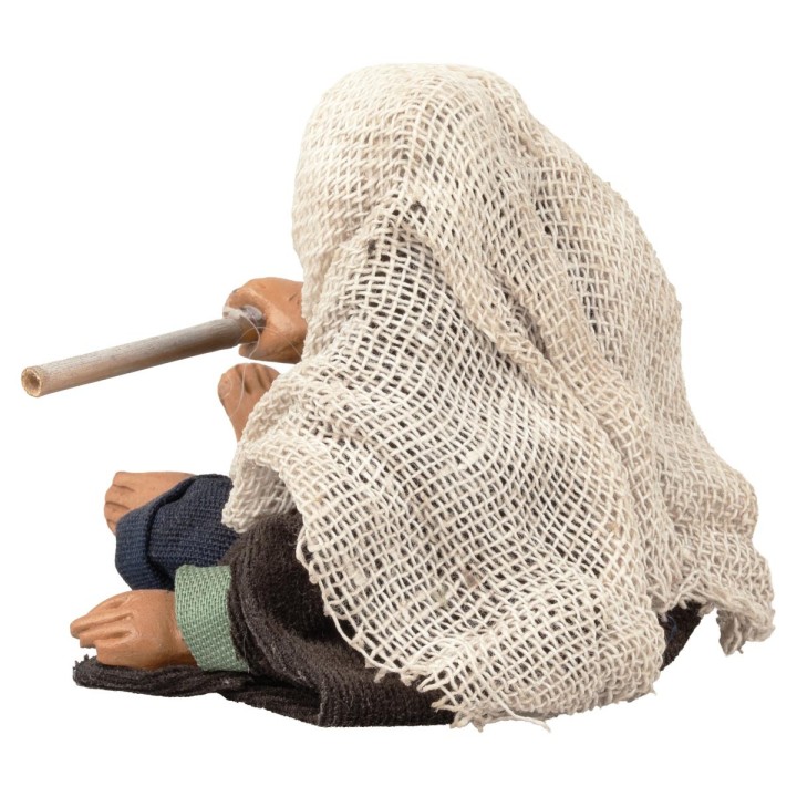 Uomo seduto che attizza il fuoco serie 12 cm
