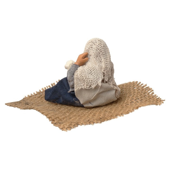 Mujer sentada con cordero serie 10 cm