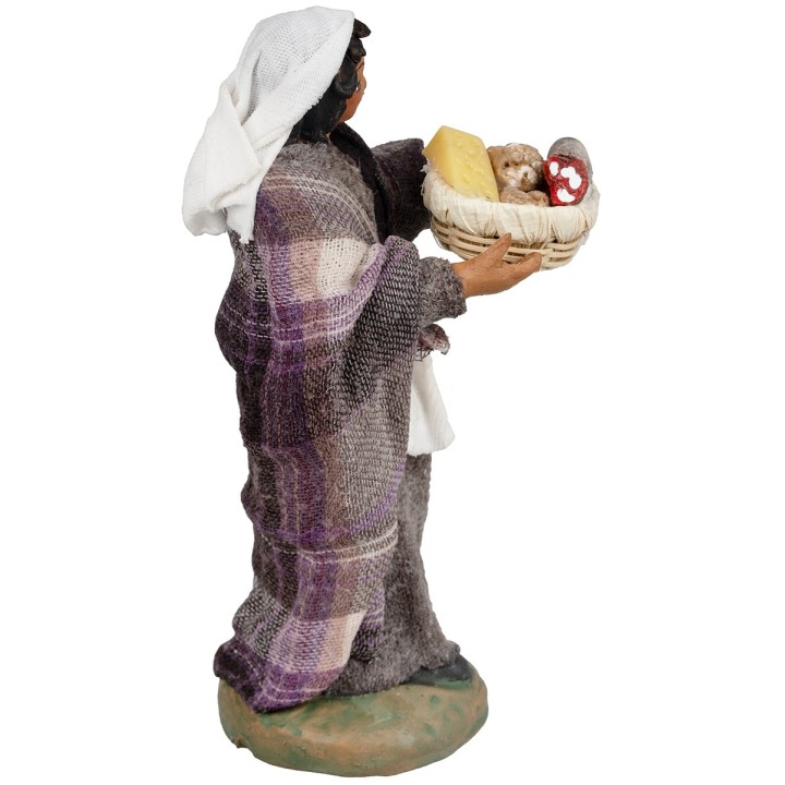 Donna con cesta di formaggi per presepe 12 cm