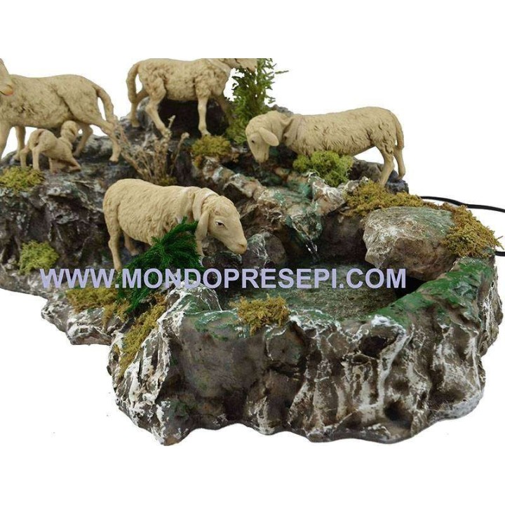 Gruppo pecore in movimento con ruscello
